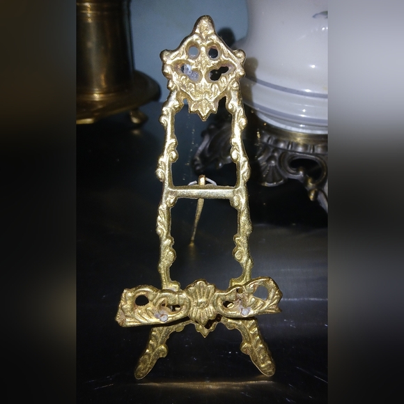 Vintage Elegant Gold Decorative Easel Stand - Picture 1 of 4